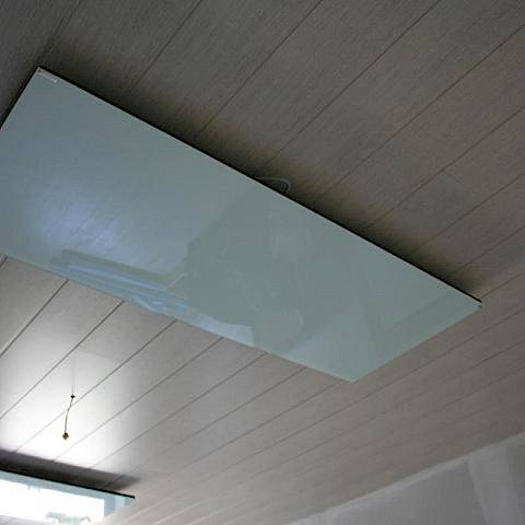 Infraroodverwarming aan het plafond.
